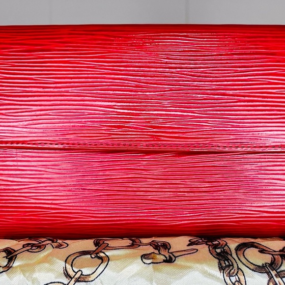 Louis Vuitton Red Epi Sarah Wallet - Picture 1 of 10